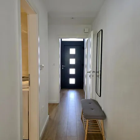Mm *
