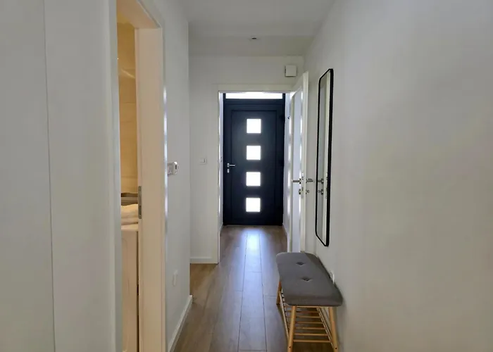 Mm *